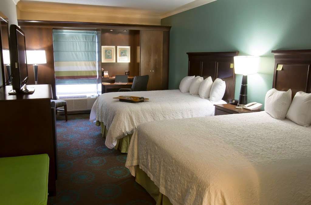 Hampton Inn & Suites Mooresville/Lake Norman | 119 Gallery Center Dr, Mooresville, NC 28117, USA | Phone: (704) 660-7700