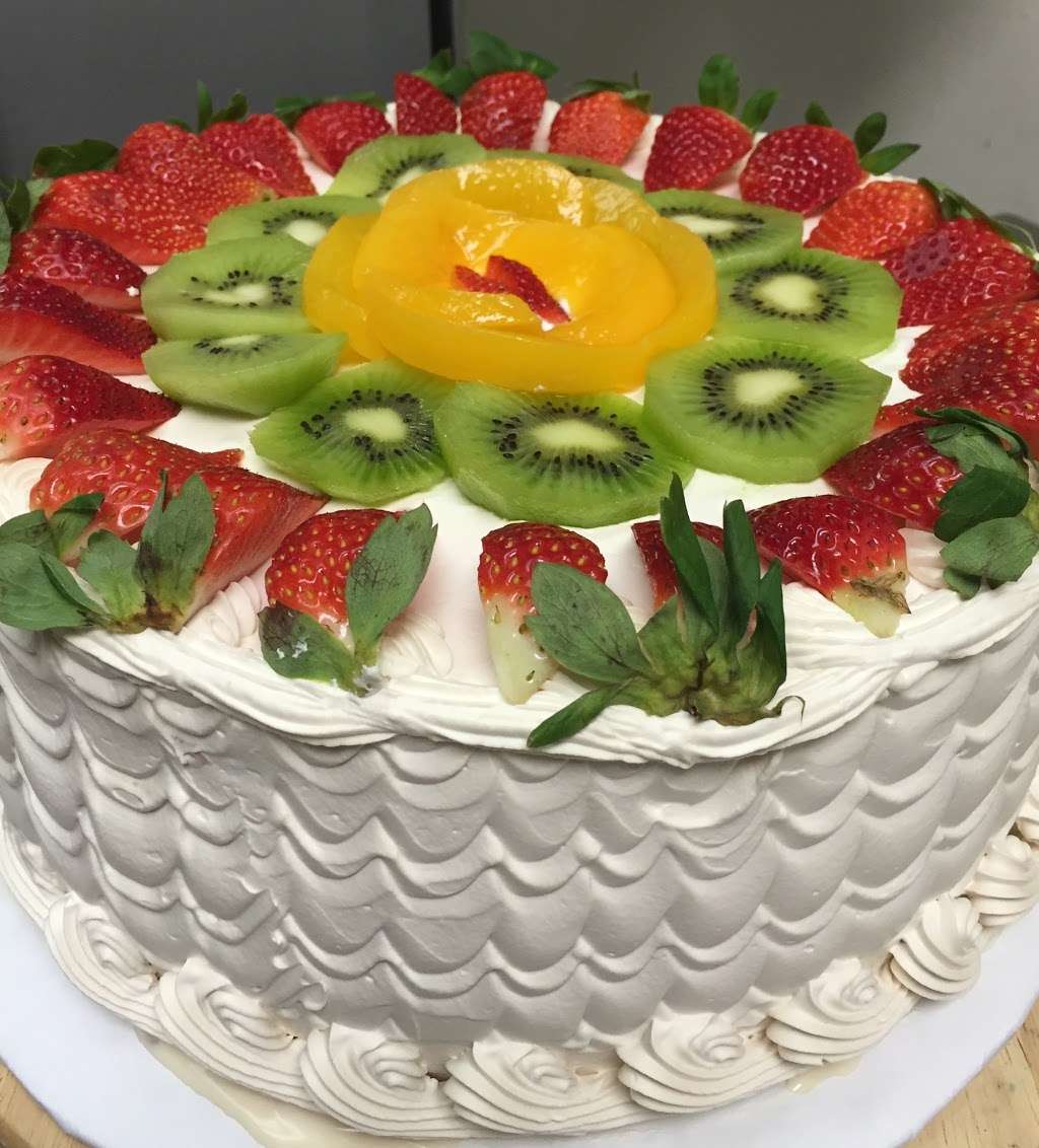 Anas Cakes & Bakery | 35 Berkshire Dr, Crystal Lake, IL 60014, USA | Phone: (847) 428-9000