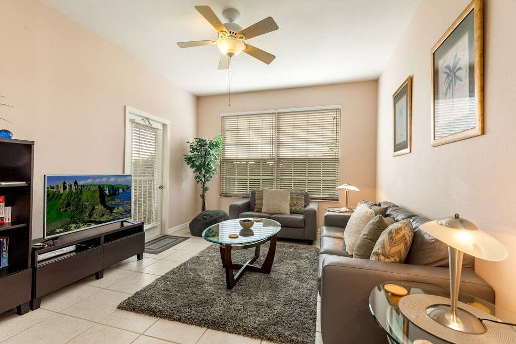 Newly updated 3-bed condo with great views on conservation area | 2306 Silver Palm Dr #302, Kissimmee, FL 34747, USA | Phone: 07435 859088