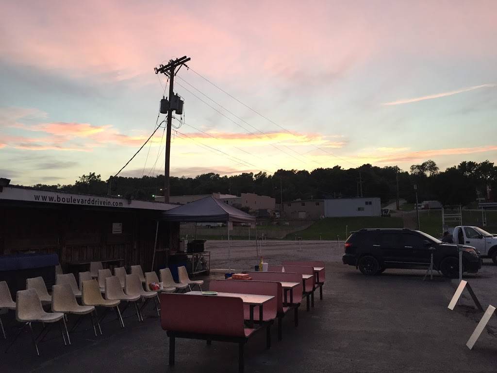 Boulevard Drive-In Theatre | 1051 Merriam Ln, Kansas City, KS 66103, USA | Phone: (913) 262-0392