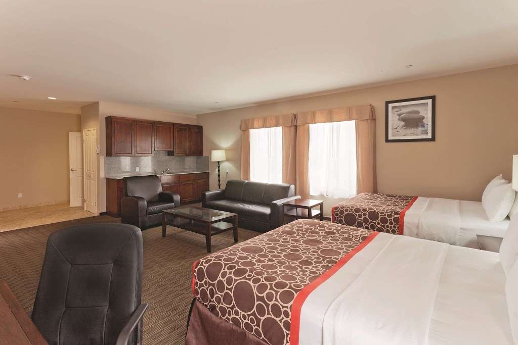 La Quinta Inn & Suites by Wyndham Inglewood | 3945 W Imperial Hwy, Inglewood, CA 90303, USA | Phone: (310) 680-3333