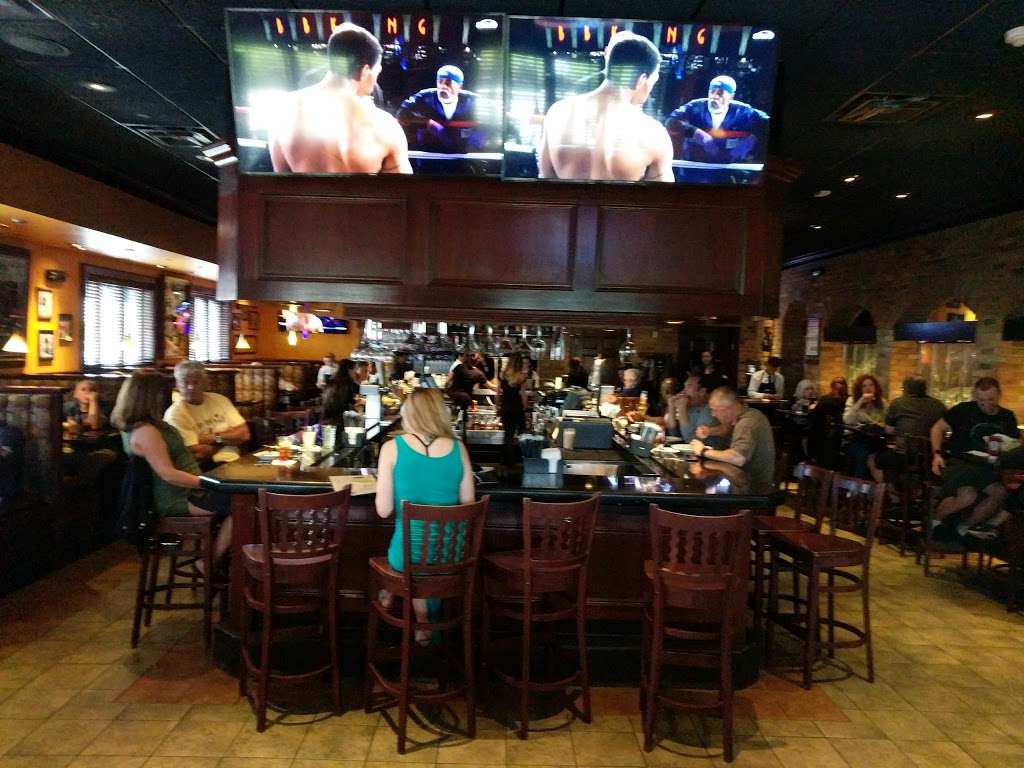 Houlihans | 923 Broadhollow Rd, Farmingdale, NY 11735, USA | Phone: (631) 249-4828