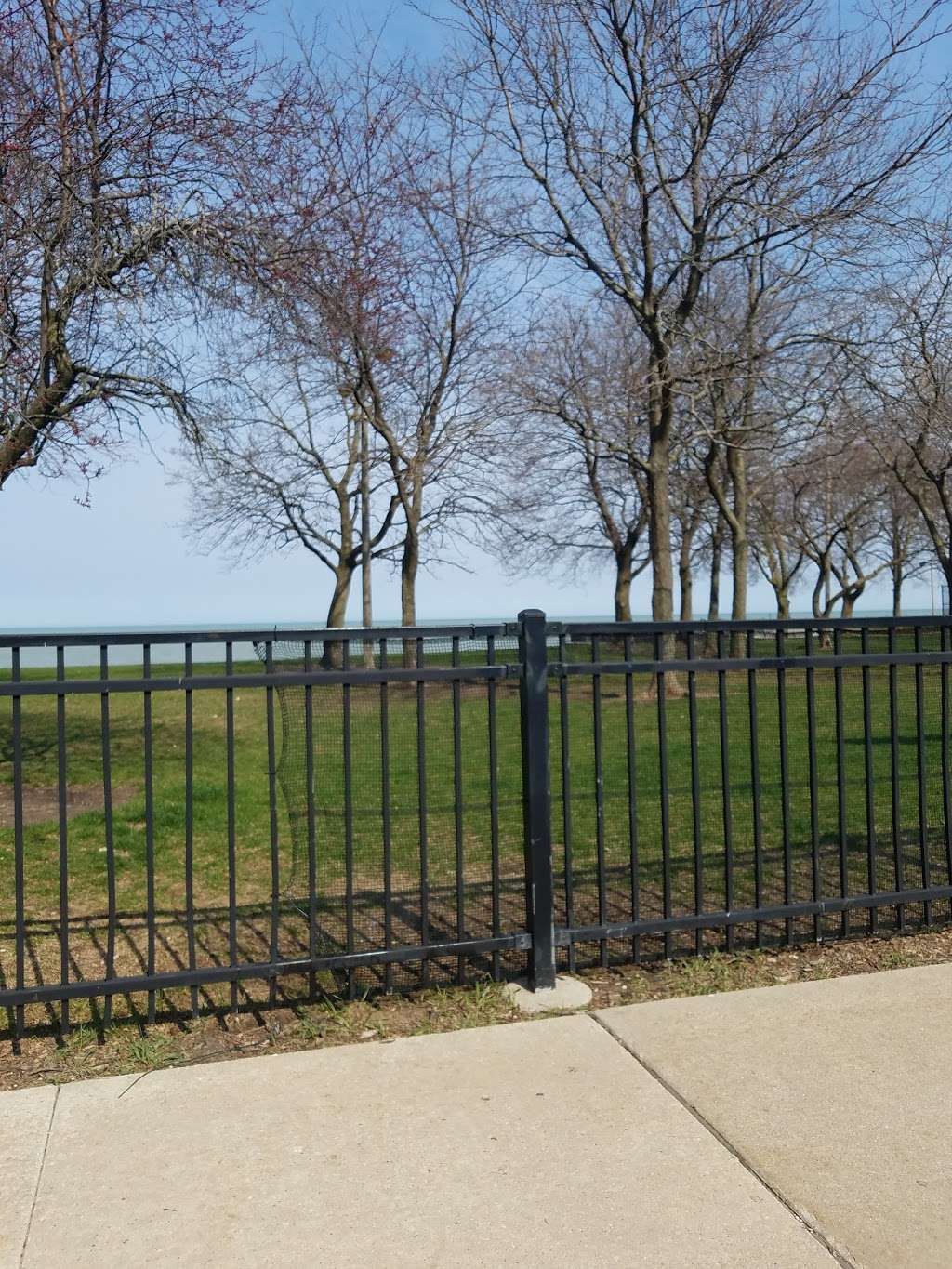 Rogers Beach Park | 7705 N Eastlake Terrace, Chicago, IL 60626 | Phone: (773) 262-1482