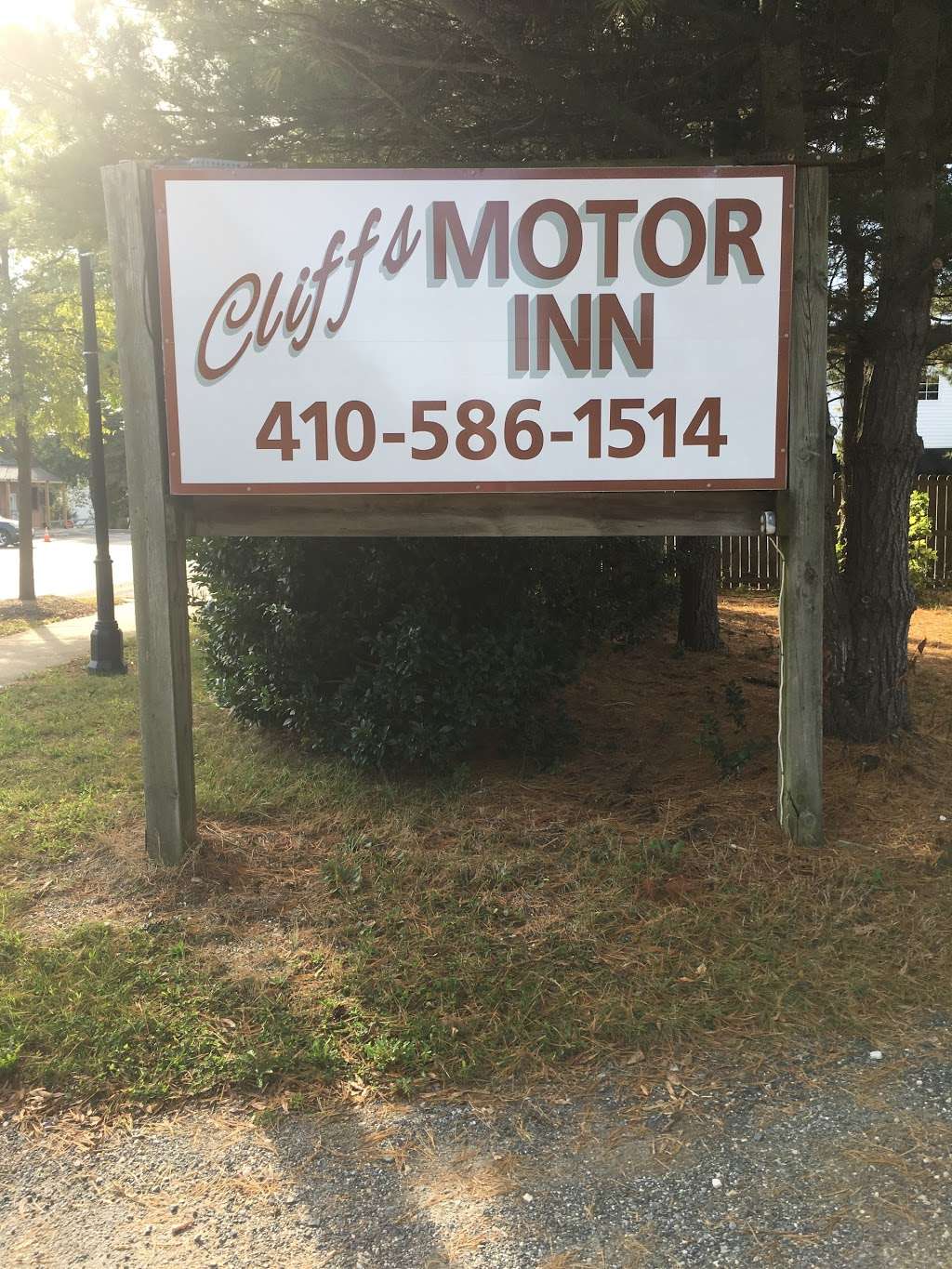 Cliffs Motor Inn | 4785 St Leonard Rd, St Leonard, MD 20685 | Phone: (410) 586-1514