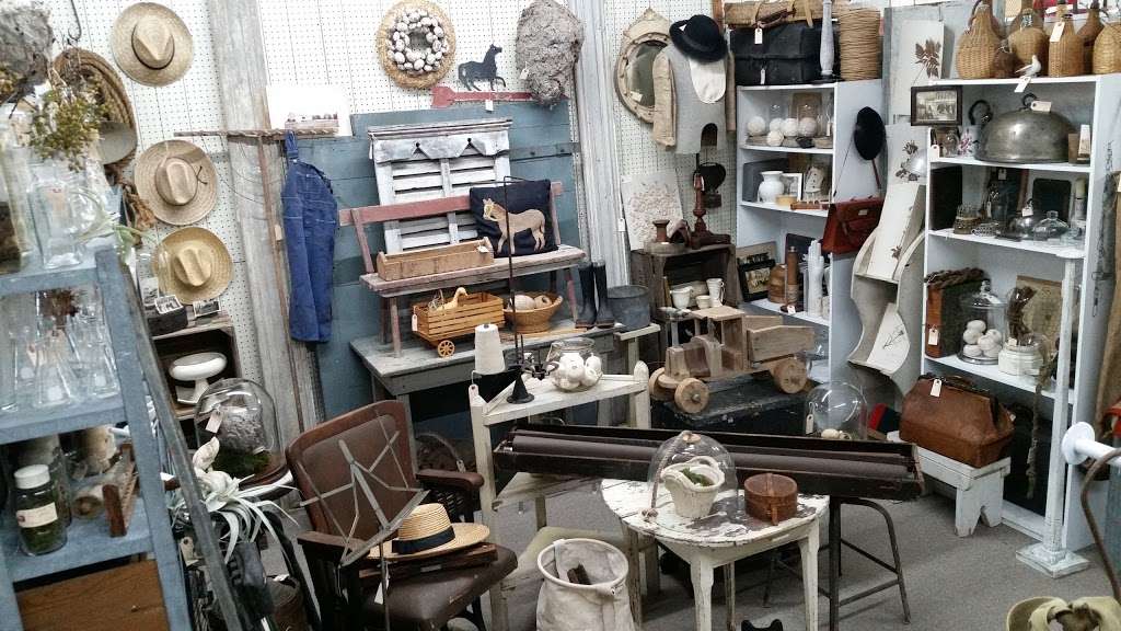 Beaver Creek Antique Market | 20202 National Pike, Hagerstown, MD 21740, USA | Phone: (301) 739-8075