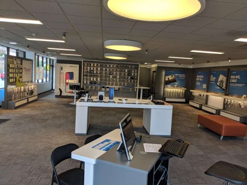 AT&T Store | 1724 W Lawrence Ave, Chicago, IL 60640 | Phone: (312) 586-7110