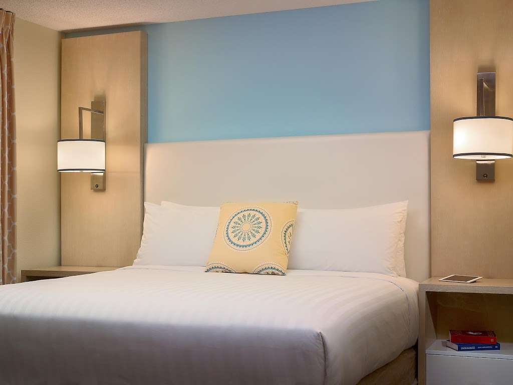 Sonesta ES Suites Charlotte | 7925 Forest Pine Dr, Charlotte, NC 28273 | Phone: (704) 527-6767