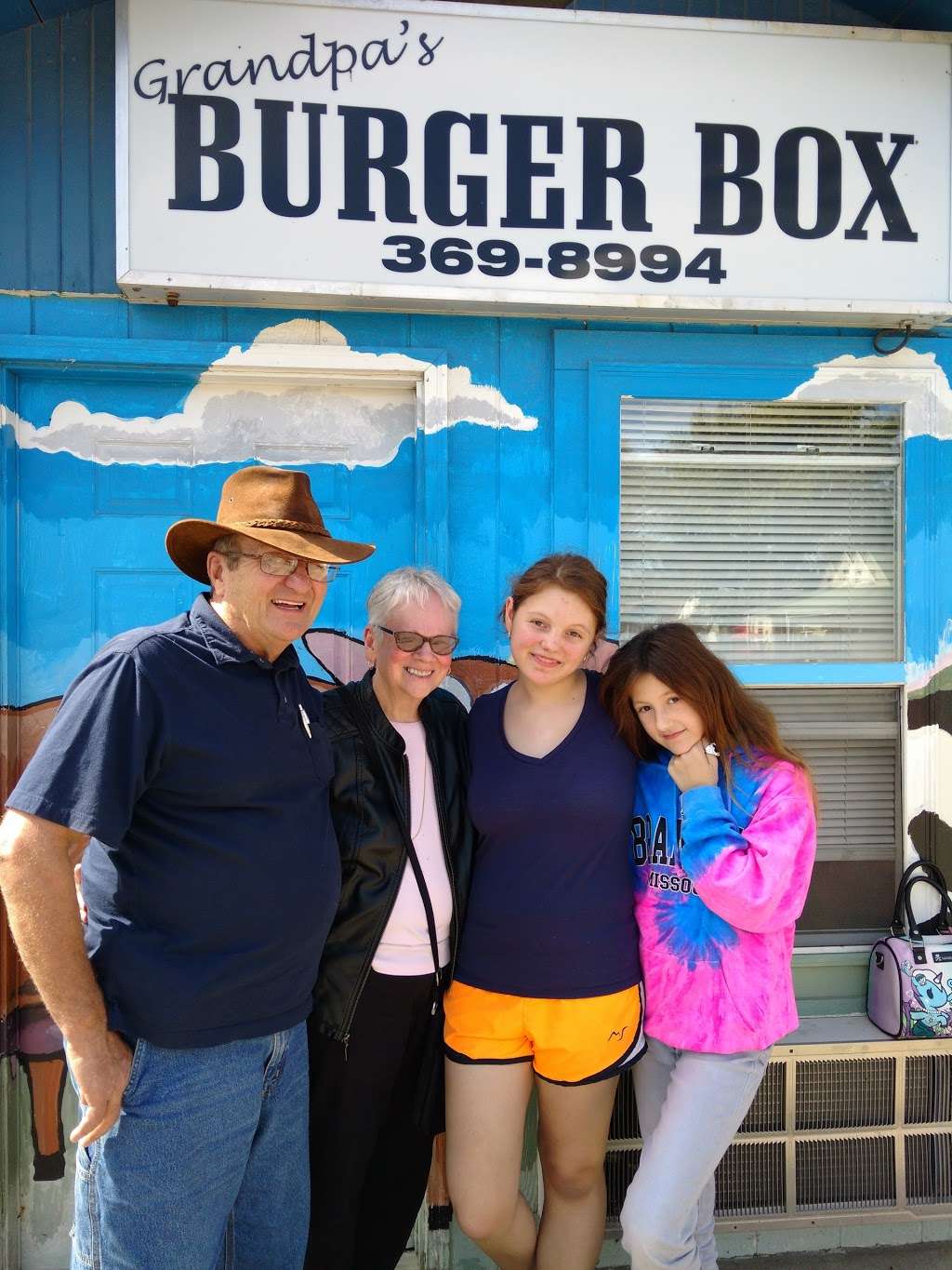 Grandpas Burger Box | 106 W 2nd St, Tonganoxie, KS 66086 | Phone: (913) 369-8994