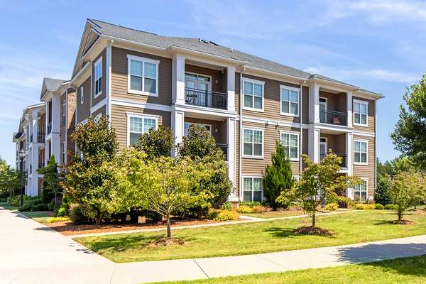 Whitehall Parc Apartment Homes | 8024 Whitehall Executive Center Dr, Charlotte, NC 28273, USA | Phone: (704) 504-3611