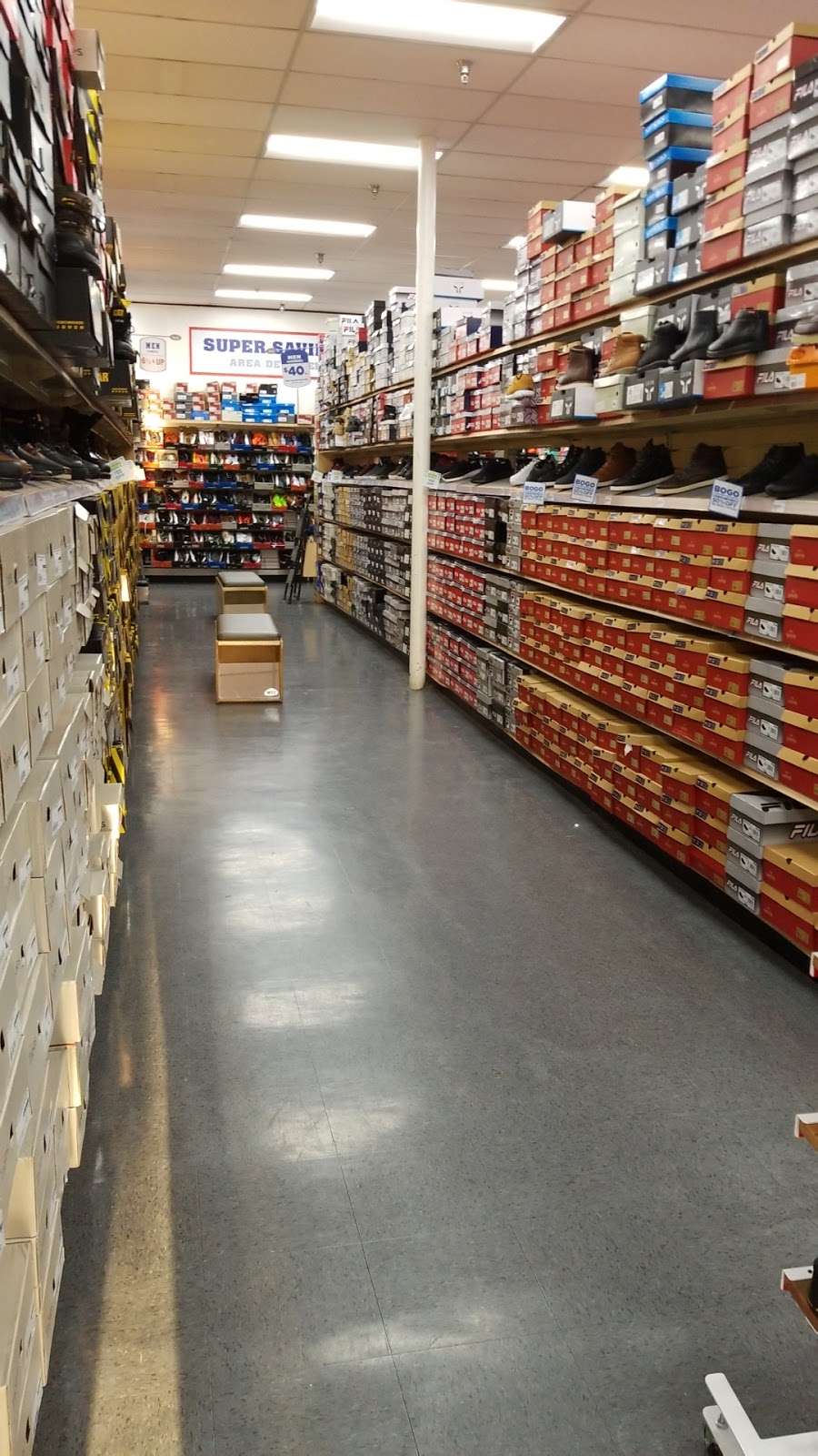 closest wss shoe store