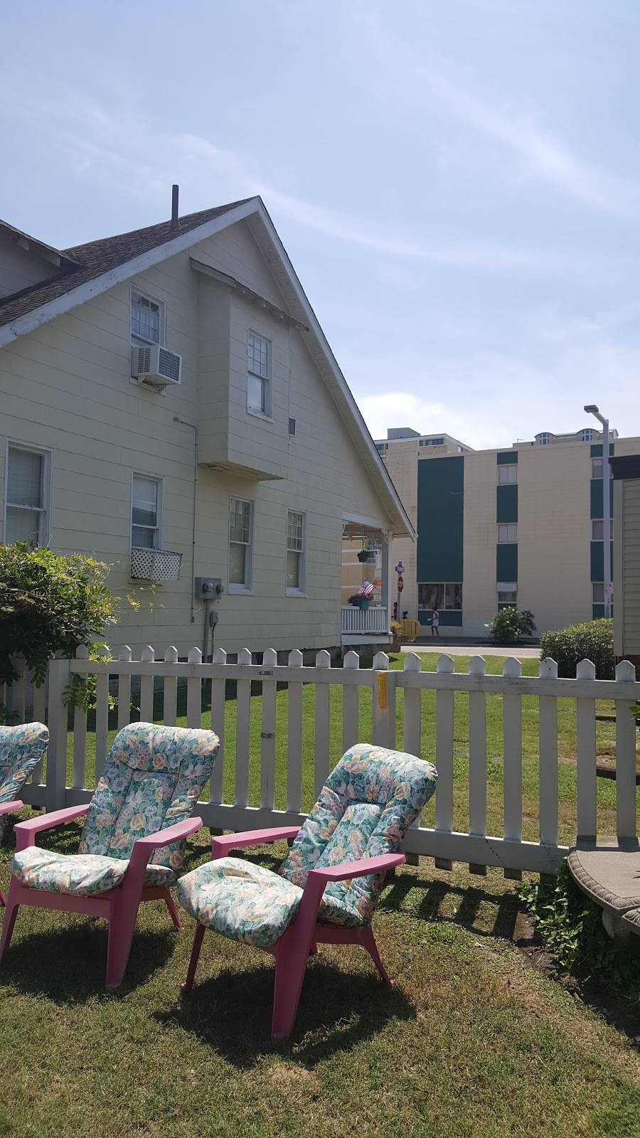 Cutty Sark Motel and Historic Cottages | 3614 Atlantic Ave, Virginia Beach, VA 23451, USA | Phone: (757) 428-2116