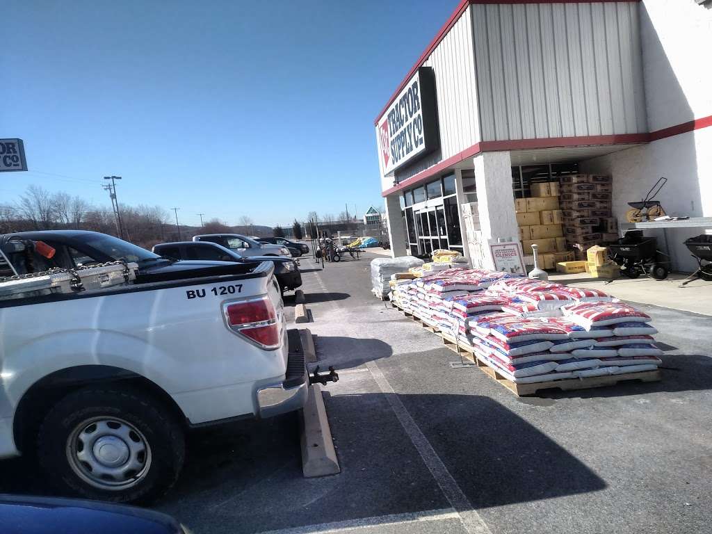 Tractor Supply Co. | 486 Blakeslee Blvd Dr W, Lehighton, PA 18235 | Phone: (570) 386-3584