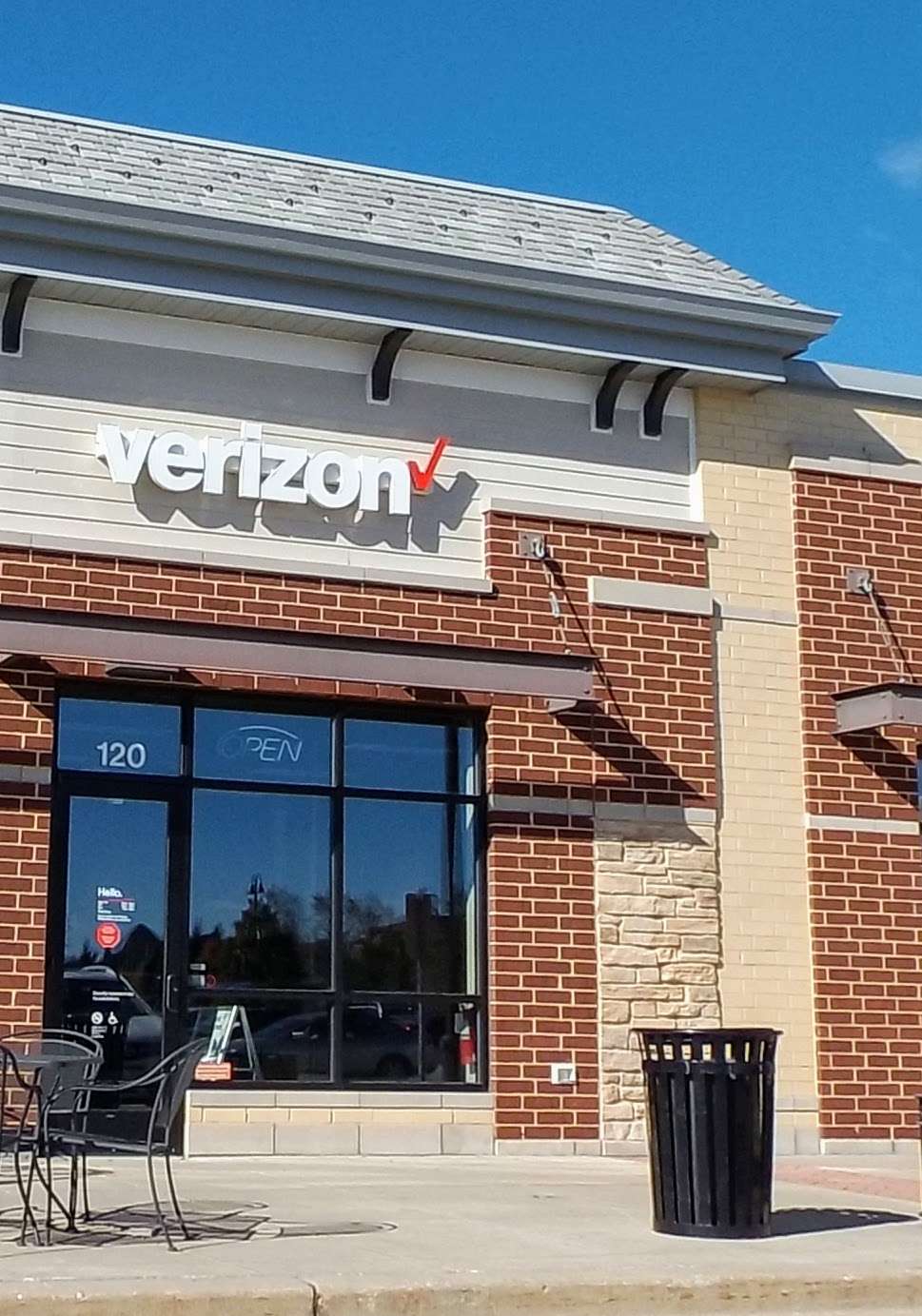 Verizon Authorized Retailer – Victra | 7700 S Lovers Lane Rd Ste 120, Franklin, WI 53132, USA | Phone: (414) 427-5115