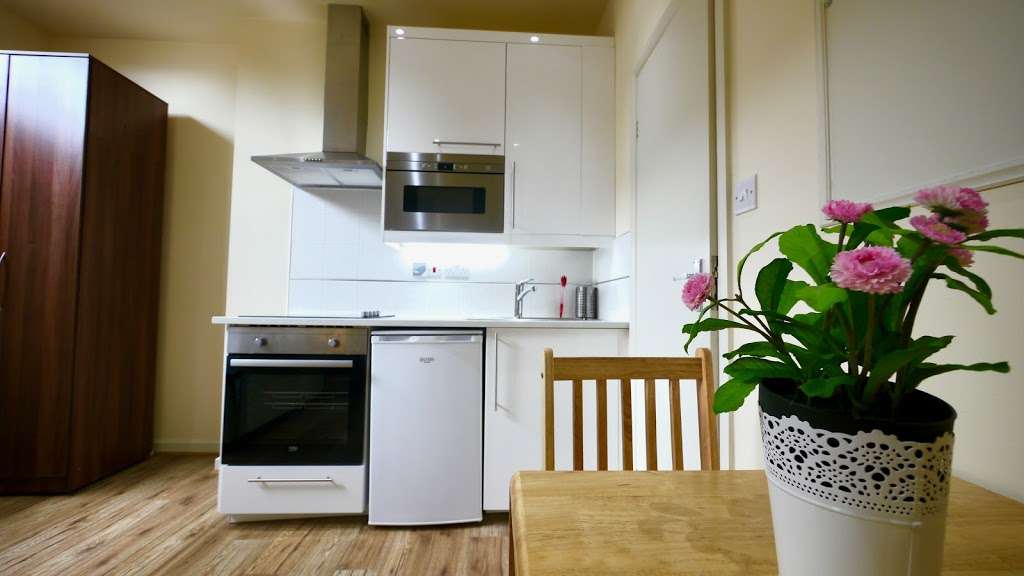 Cheap Accommodation Willesden | 20 St Pauls Ave, London NW2 5SX, UK | Phone: 020 8459 6203