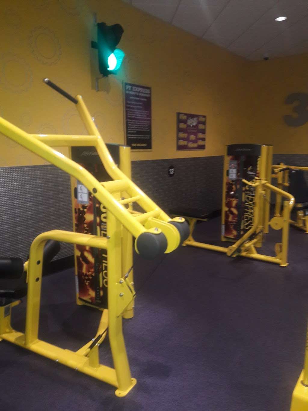 Planet Fitness | 525 W Lake St, Addison, IL 60101, USA | Phone: (331) 979-7169