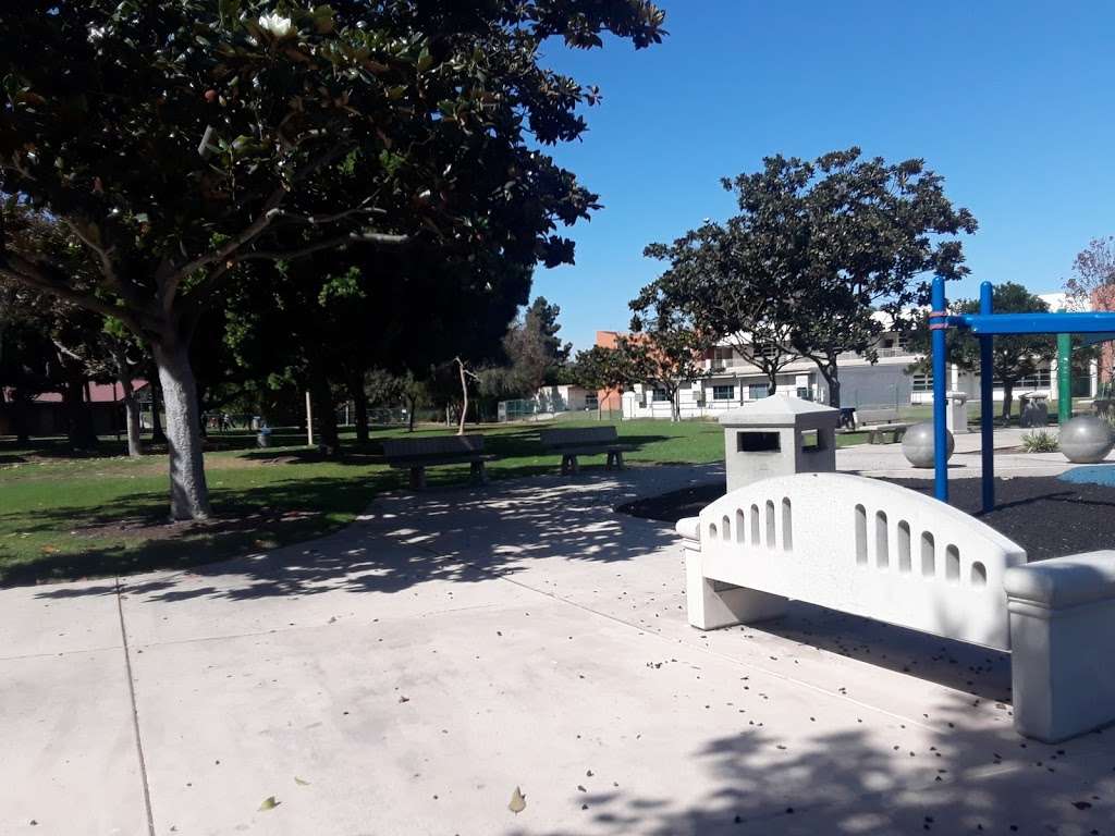 Polliwog Park Dog Park - Manhattan Beach, CA 90266, USA - BusinessYab