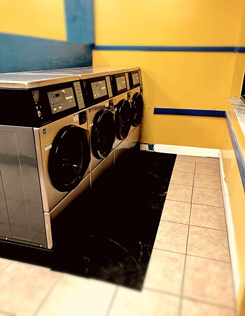 Angels Coin Laundry | 3680 SW 64th Ave, Davie, FL 33314, USA | Phone: (561) 352-3566