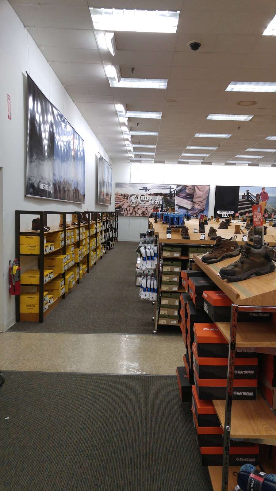 Bobs Stores Footwear & Apparel | 700 Boston Rd, Billerica, MA 01821, USA | Phone: (978) 671-0088