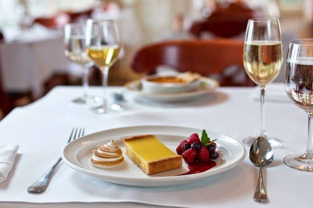 Bartolottas Lake Park Bistro | 3133 E Newberry Blvd, Milwaukee, WI 53211, USA | Phone: (414) 962-6300