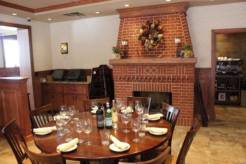 Vesuvios Ristorante | 300 Dupont Ave, Newburgh, NY 12550, USA | Phone: (845) 565-3199