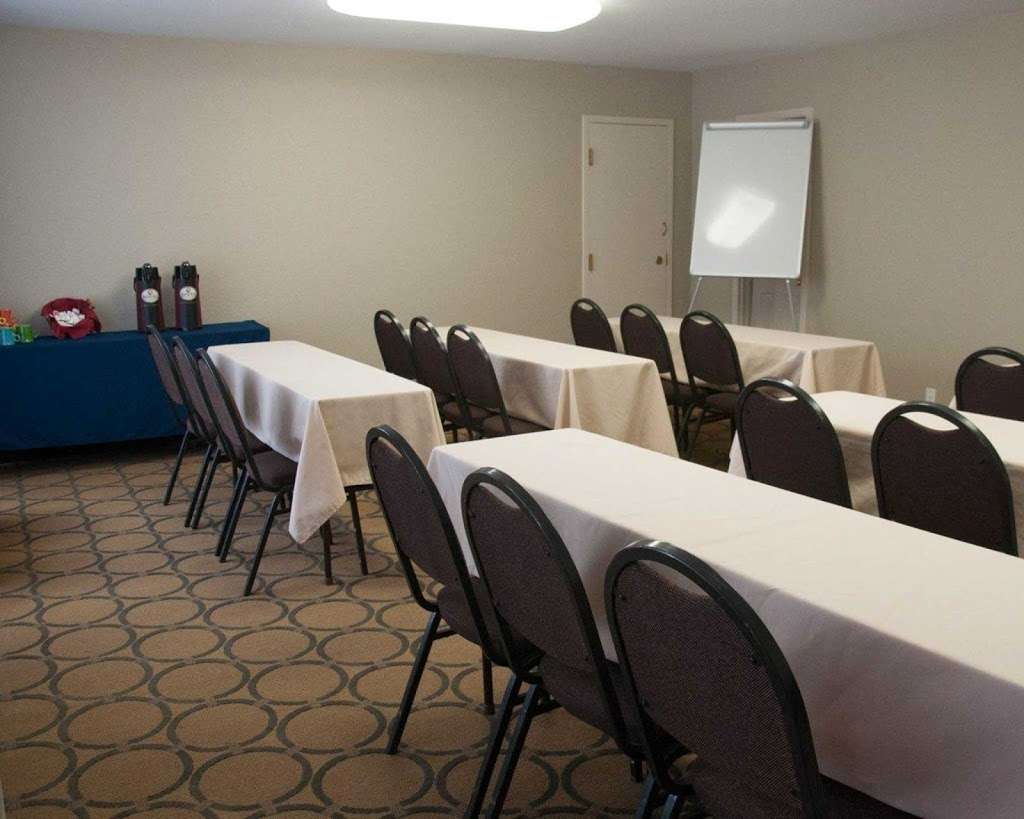 Quality Inn Phoenix Airport | 5121 E La Puente Ave, Phoenix, AZ 85044, USA | Phone: (480) 893-3900