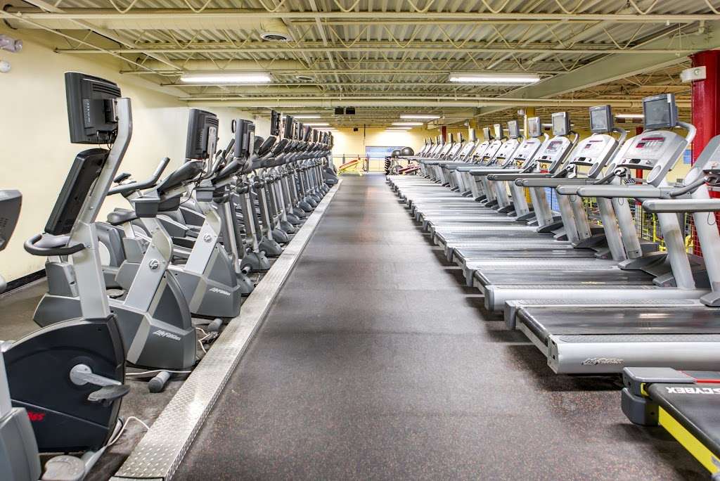 Retro Fitness | 100 Commerce Way, Hackensack, NJ 07601, USA | Phone: (201) 373-2301