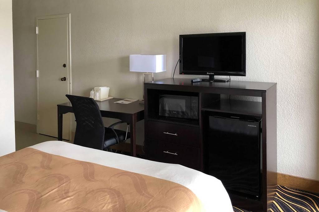 Quality Inn & Suites | 2700 S Cherry Ln, Fort Worth, TX 76116, USA | Phone: (817) 560-4180