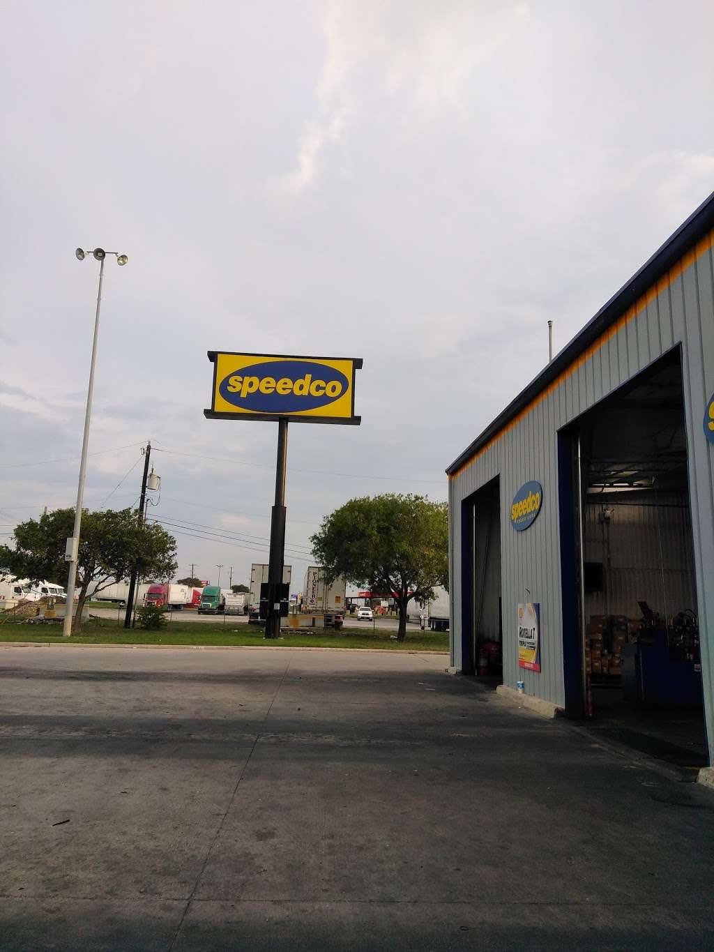 Speedco Truck Lube and Tires | 1855 N Foster Rd, San Antonio, TX 78244, USA | Phone: (210) 666-9020