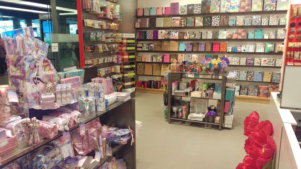 Paperchase | St Pancras Station Block A Unit 50, Kings Cross, London NW1 2QL, UK | Phone: 020 7833 1853