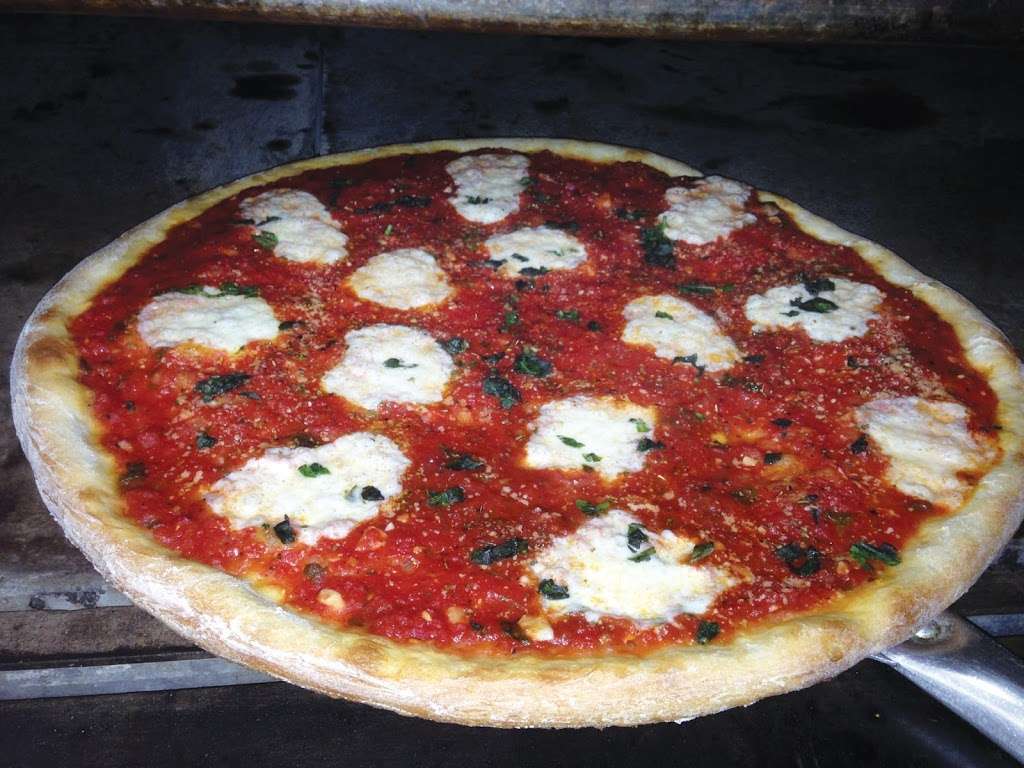 Vinnys Kendall Park Pizza & Restaurant | 7 Allston Rd, Kendall Park, NJ 08824, USA | Phone: (732) 297-4880