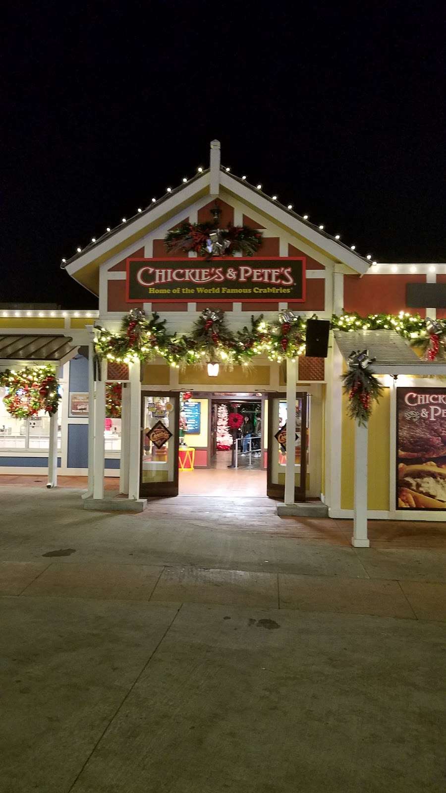 Chickies and Petes | 4545 Worlds of Fun Ave, Kansas City, MO 64161, USA | Phone: (816) 454-4545