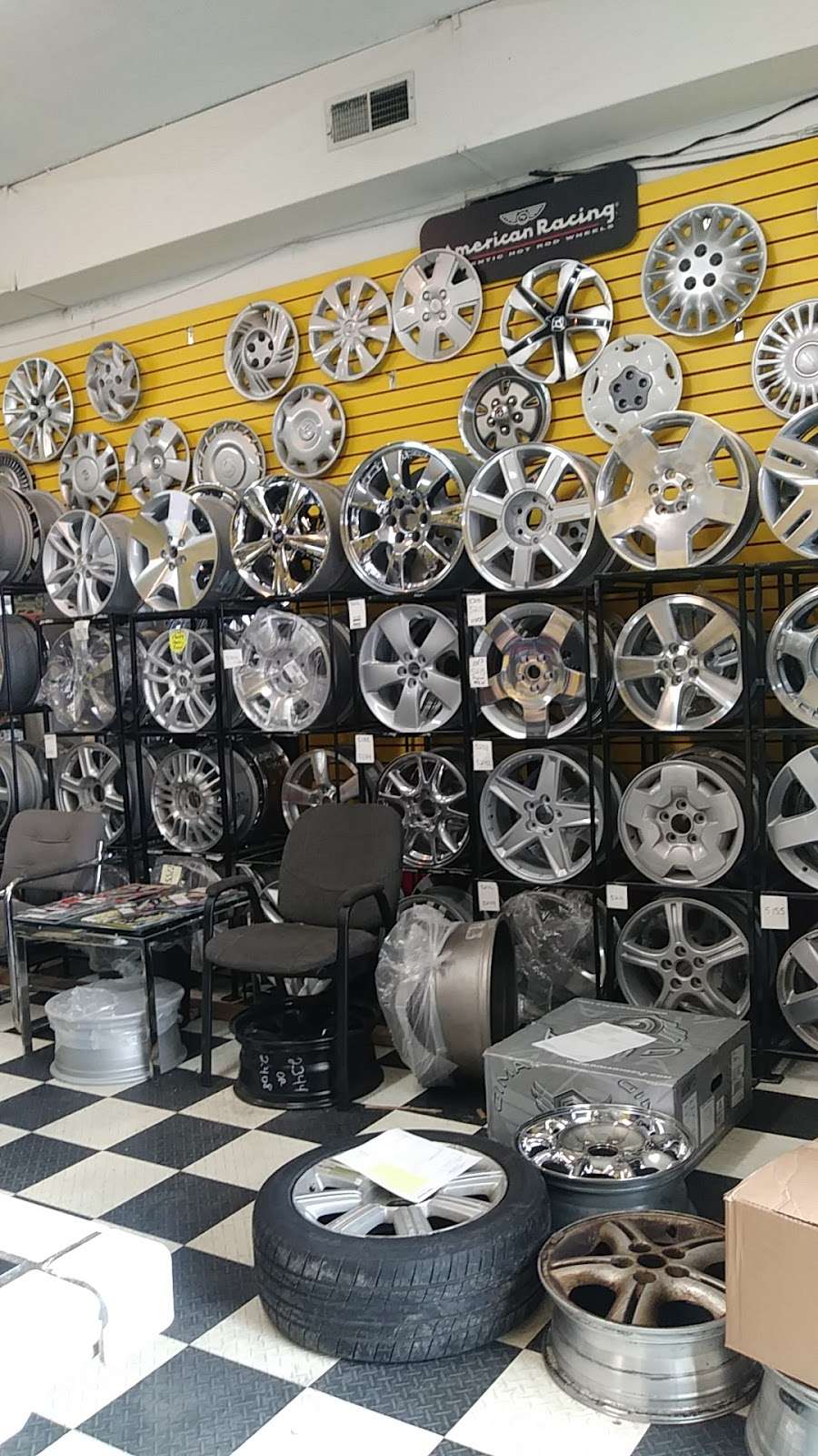 Circle City Hubcaps & Wheels | 40 N Post Rd, Indianapolis, IN 46219, USA | Phone: (317) 890-1450