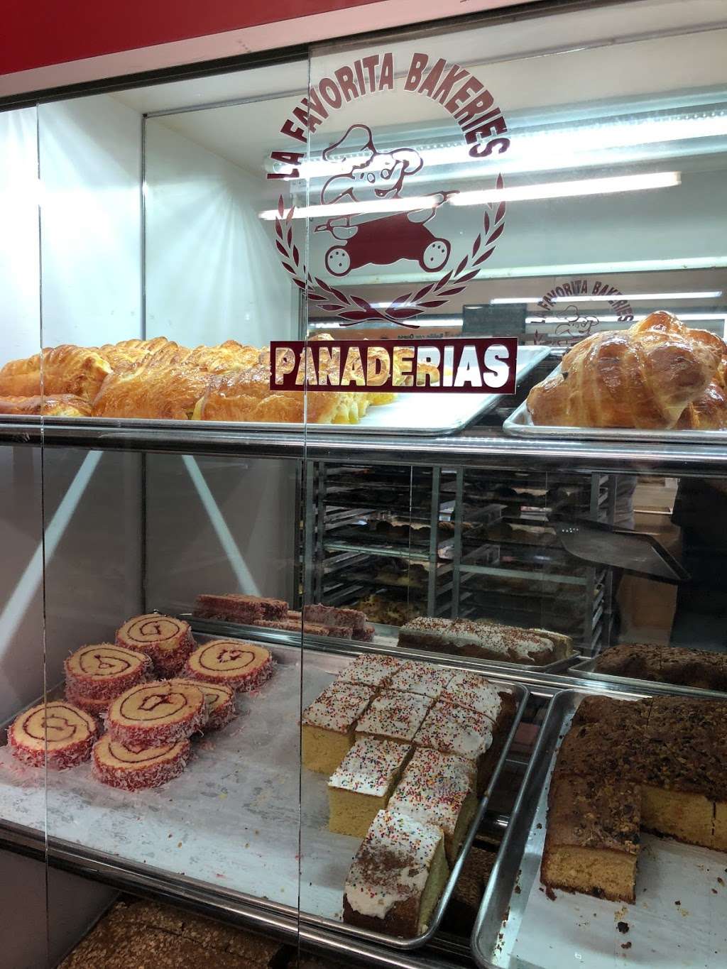 La Favorita Bakery | 11555 Atlantic Ave, Lynwood, CA 90262, USA | Phone: (310) 763-9842