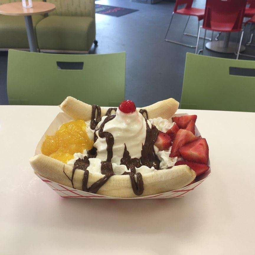 RedBerry Frozen Yogurt and Smoothie Bar | 200 Campus Town Circle, Ewing Township, NJ 08618, USA | Phone: (609) 883-0043