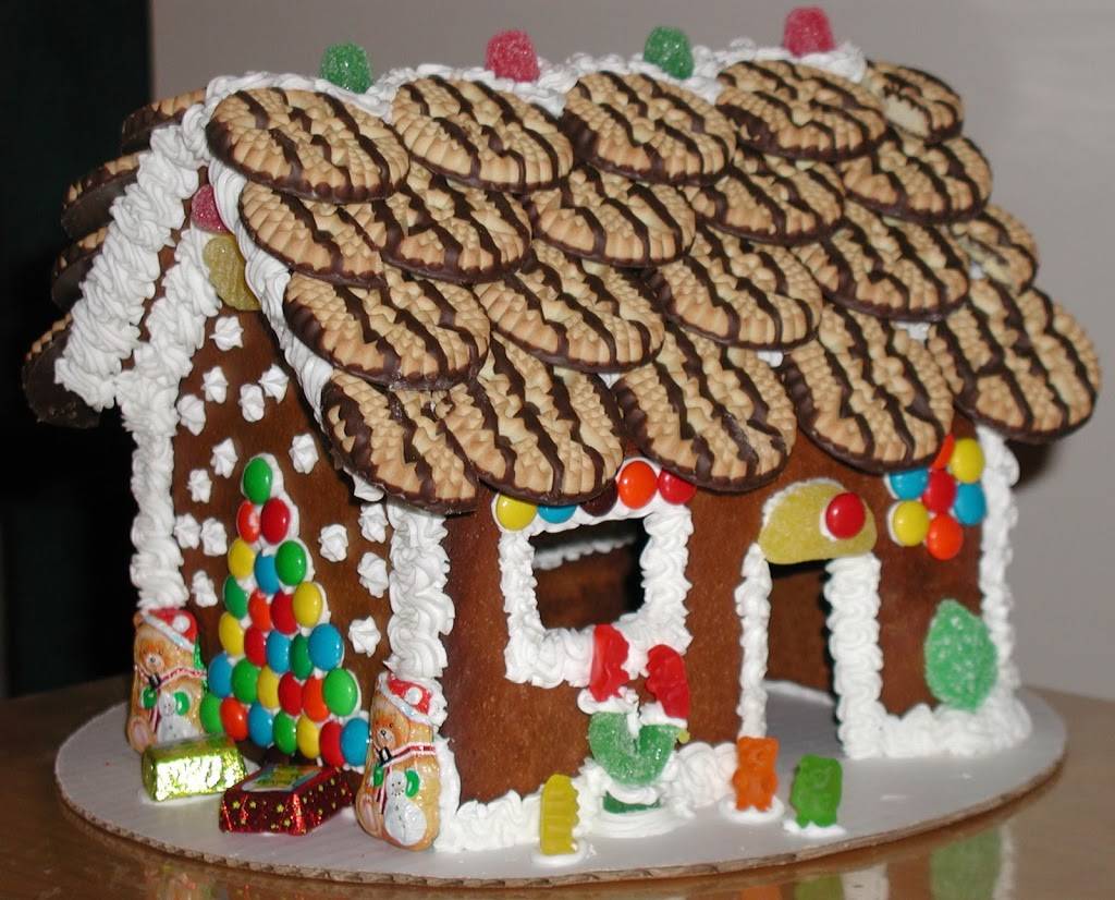 Gingerbread Manor | 9640 Center Grove Church Rd, Clemmons, NC 27012, USA | Phone: (336) 671-5613