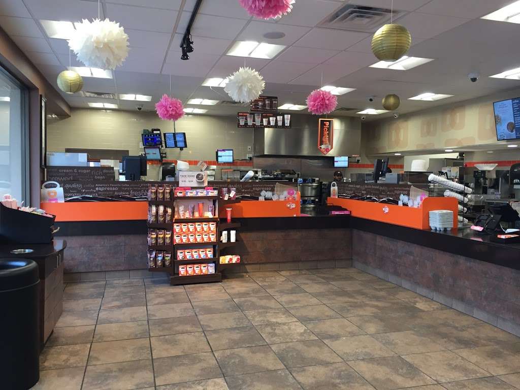 Dunkin Donuts | 100 Four Seasons Pkwy, Newark, DE 19702, USA | Phone: (302) 533-7249