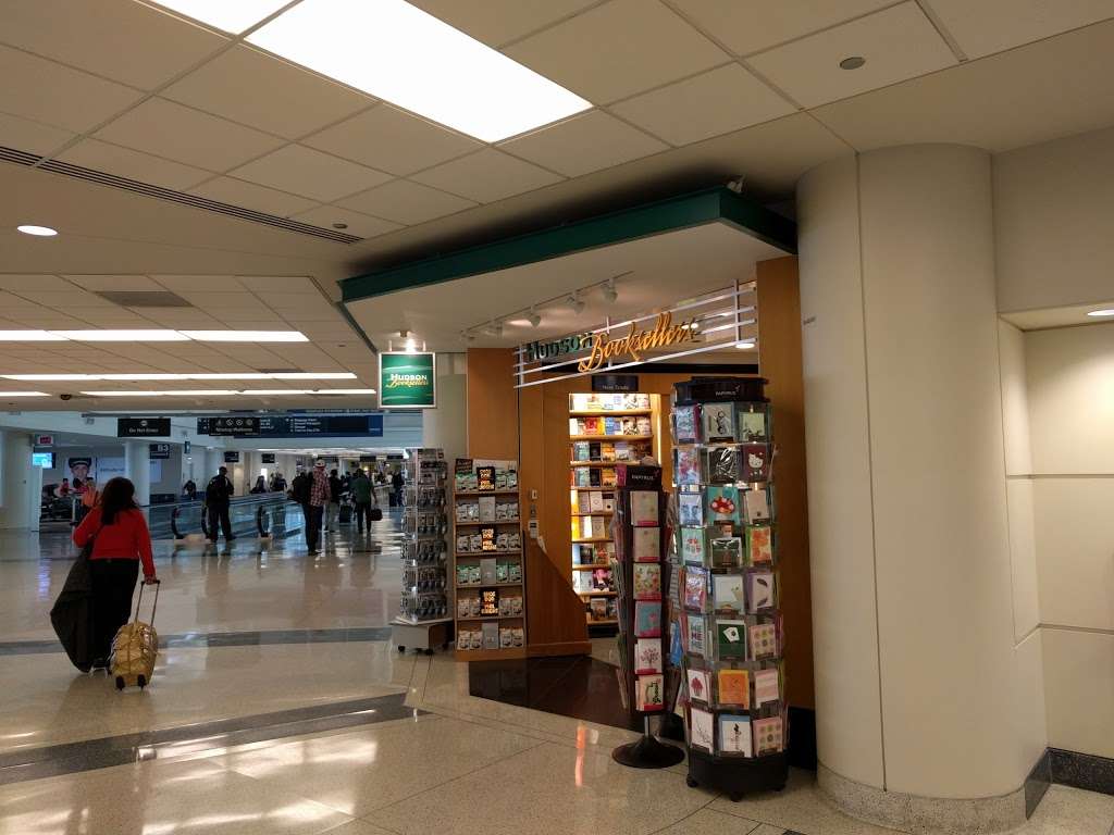 Hudson Booksellers | 5700 South Cicero Avenue, Chicago Midway International Airport Concourse B, Chicago, IL 60638, USA | Phone: (773) 767-2337