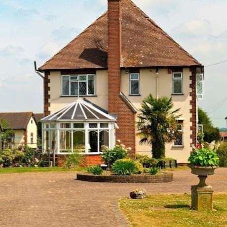 Elmcroft Guest House | Thornwood, Epping CM16 6LX, UK | Phone: 01992 573886