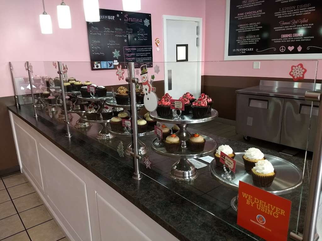 Smallcakes: A Cupcakery - Lakeland | 1560 Town Center Dr, Lakeland, FL 33803, USA | Phone: (863) 226-5449