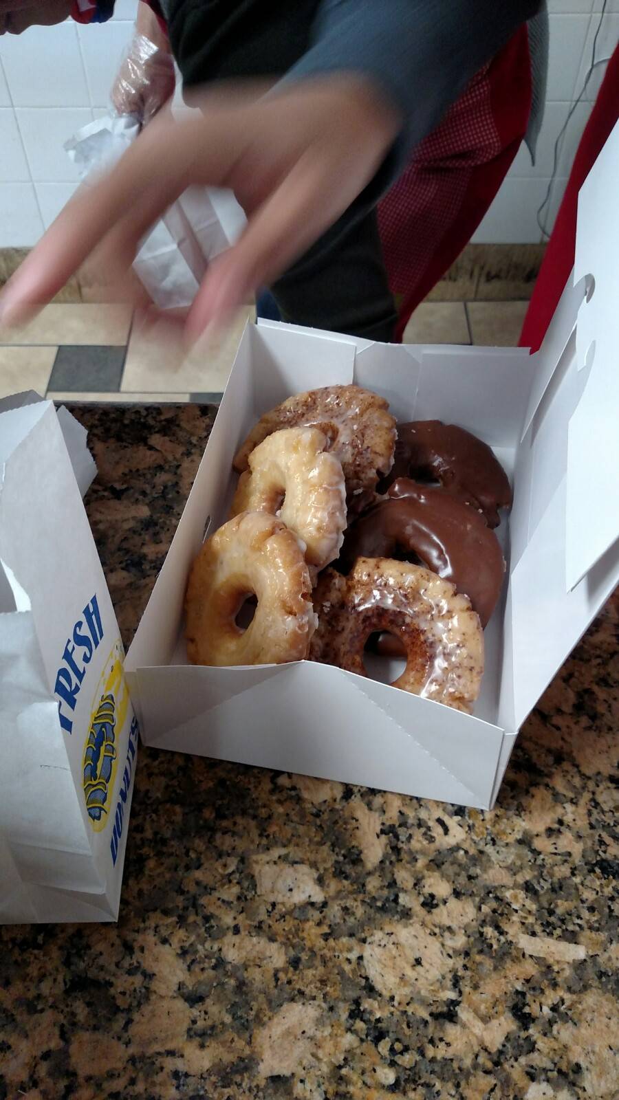 Donut Hut | 910 E Grauwyler Rd, Irving, TX 75061, USA | Phone: (972) 438-8200