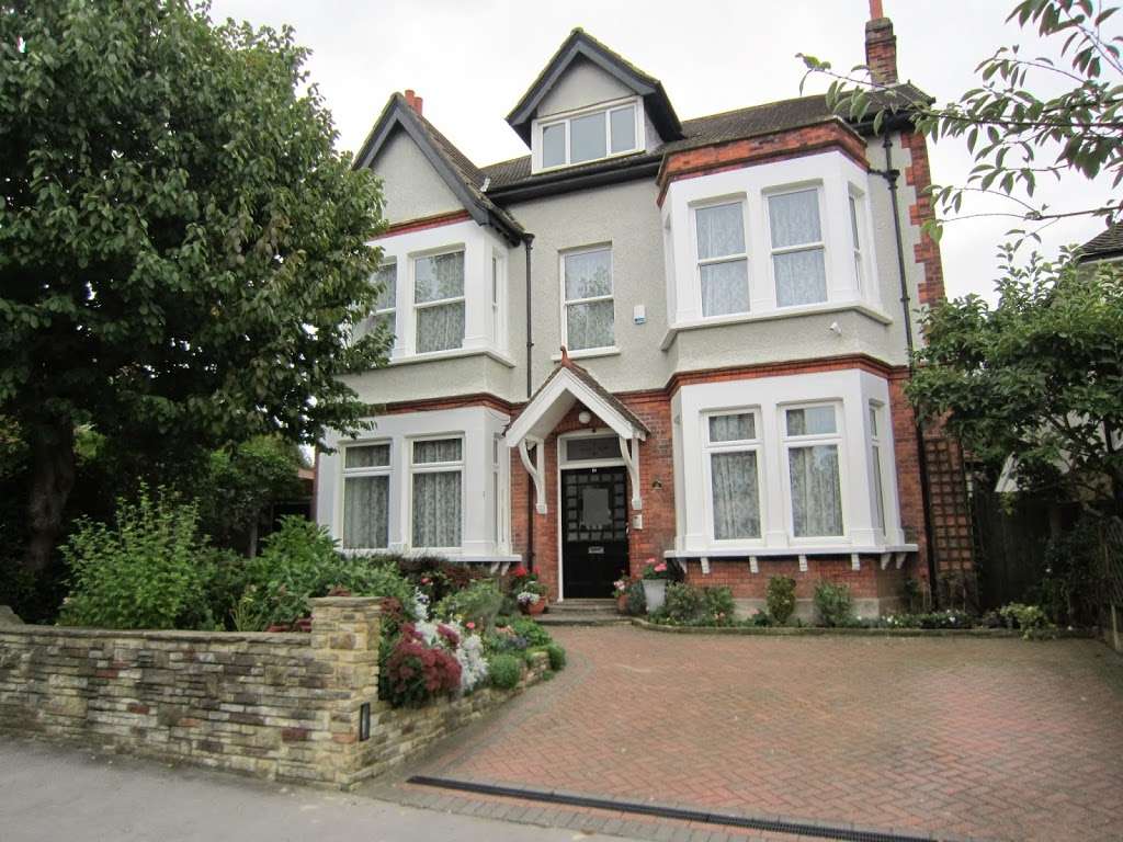 Croham Park Bed & Breakfast | 18 Croham Park Ave, South Croydon CR2 7HH, UK | Phone: 020 8680 1189