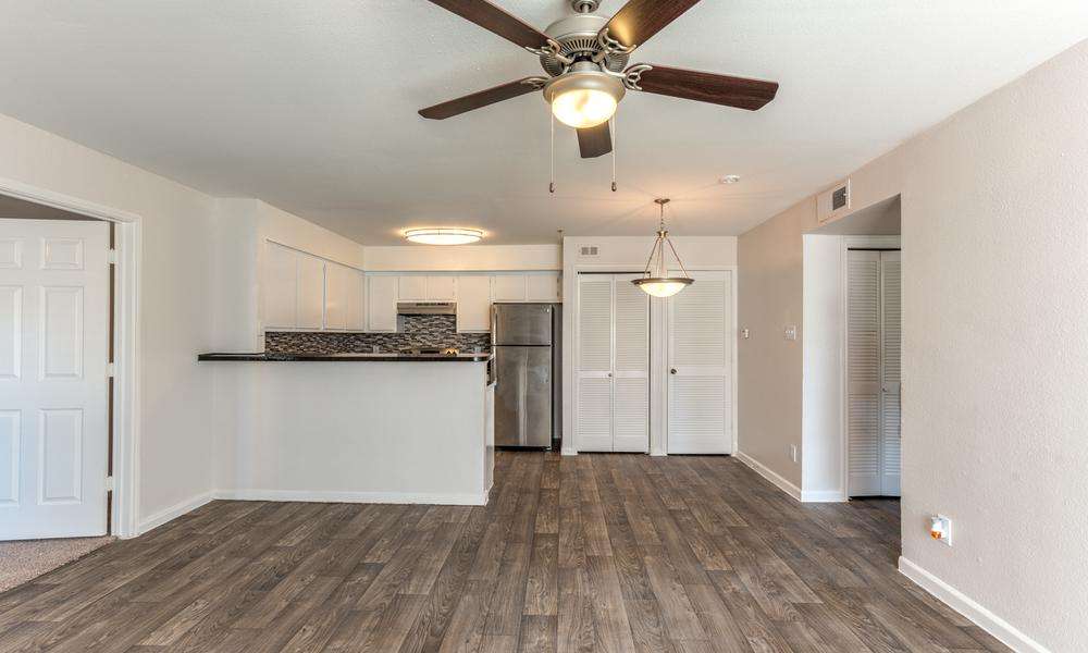 Sutter Ranch Apartments | 10445 Greens Crossing Blvd, Houston, TX 77038 | Phone: (281) 547-6220