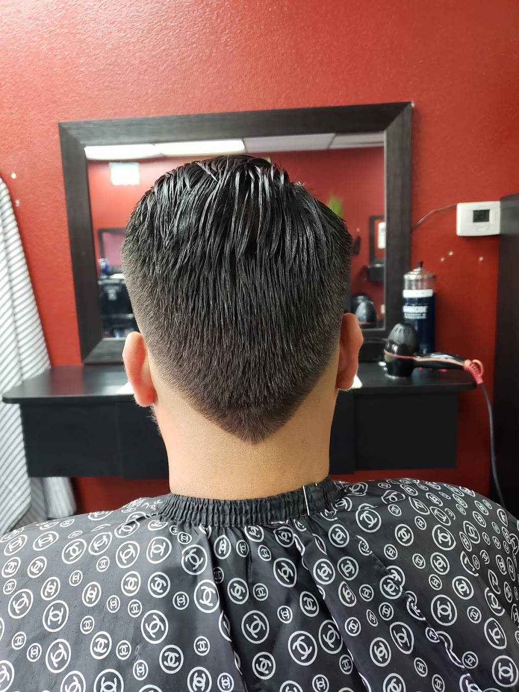 Royal barber shop | 365 Iowa Ave, Riverside, CA 92507, USA | Phone: (760) 844-9296