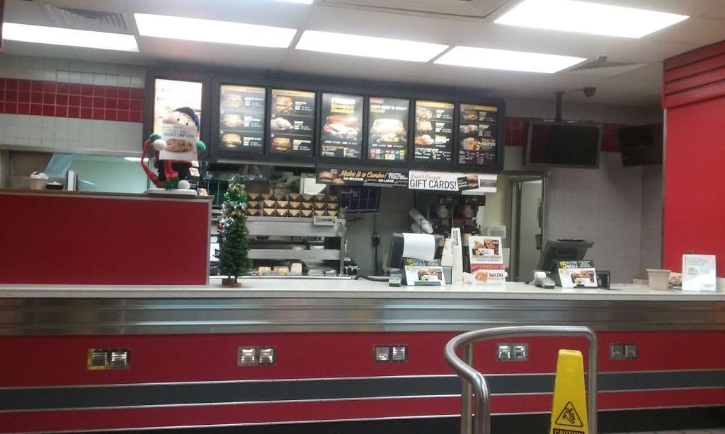 Hardees | 50 Greentree Dr, Dover, DE 19904 | Phone: (302) 674-8335