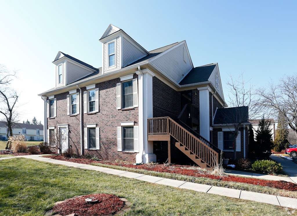 Creekside at Meridian Hills | 2100 Westlane Rd, Indianapolis, IN 46260, USA | Phone: (317) 942-3583