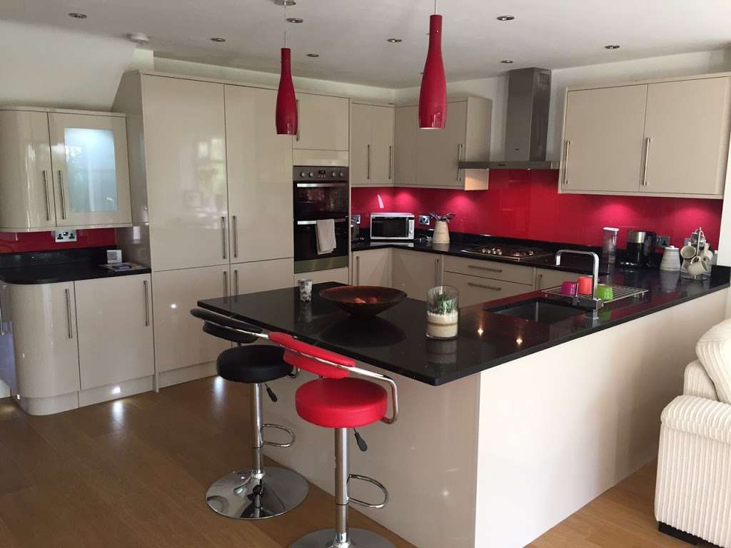 Splashbacks of Distinction | 11, Bromhall Farm, Watton at Stone, Hertford SG14 2RN, UK | Phone: 01920 830084