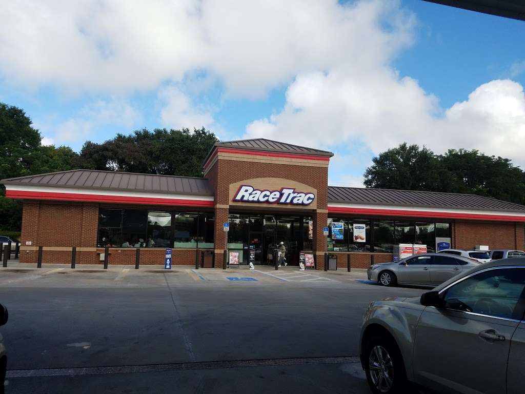 RaceTrac | 11023 US-17, Eagle Lake, FL 33839, USA | Phone: (863) 294-9703