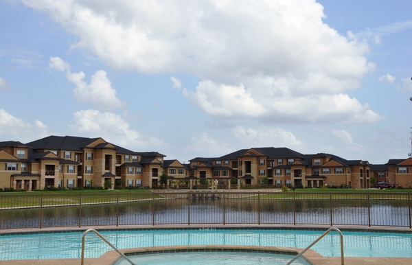 Falls at Copper Lake Apartments | 9140 Hwy 6 N, Houston, TX 77095, USA | Phone: (281) 861-7800