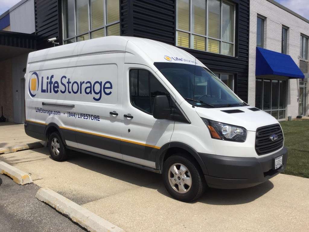 Life Storage | 405 Shawmut Ave, La Grange, IL 60525, USA | Phone: (708) 304-4986