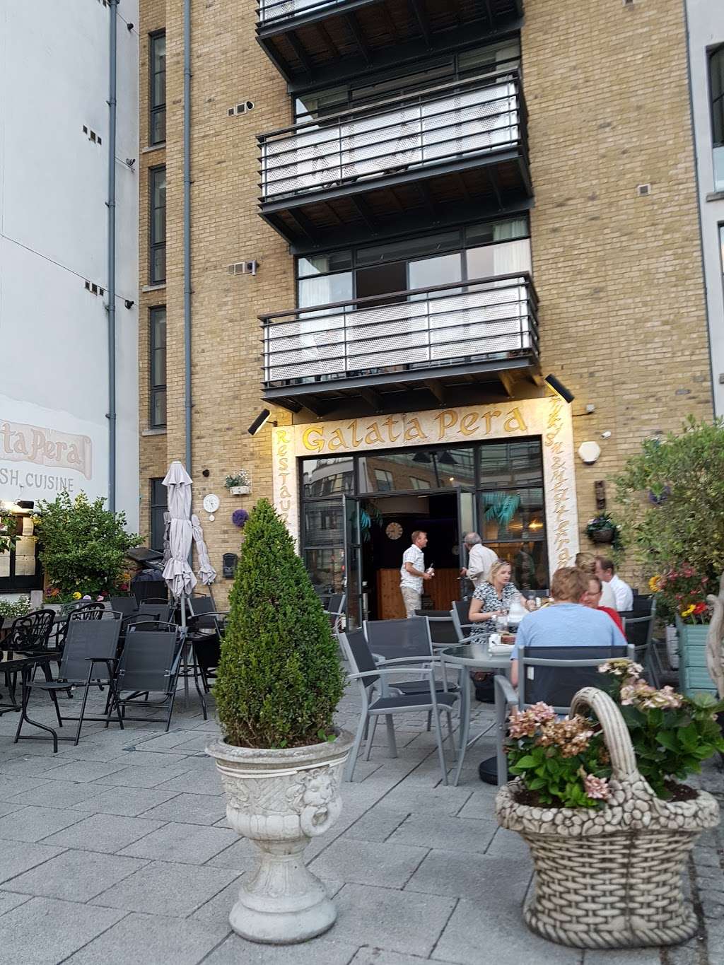 Galata Pera | 1 Town Meadow, Brentford TW8 0BQ, UK | Phone: 020 8560 1798